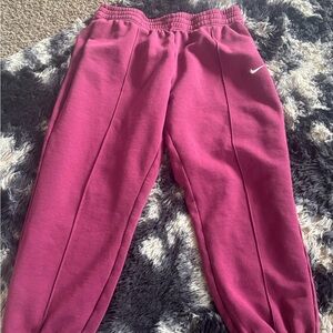 Women’s nike magenta sweatpants!! New without tags